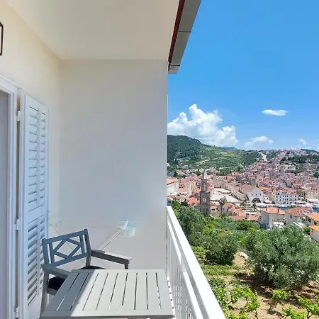 Luka Hvar Town